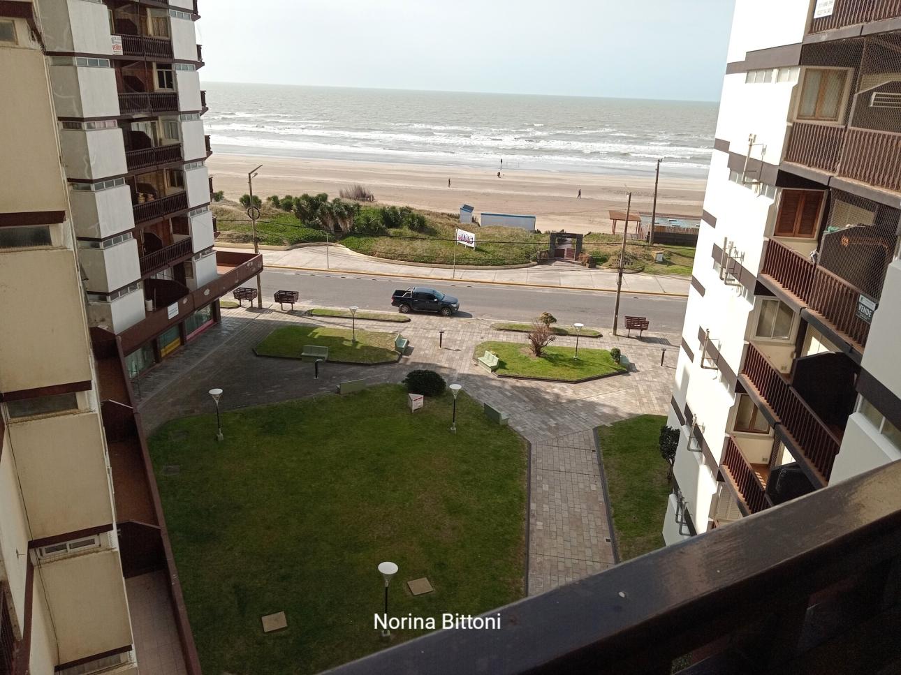 Dos ambientes con vista al mar en excelente ubicacion