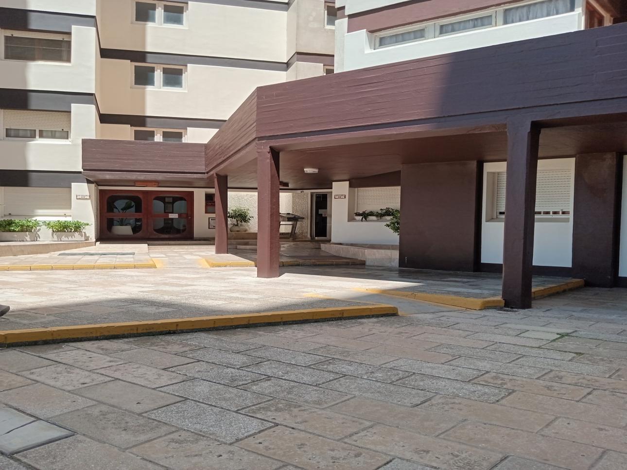 Dos ambientes con vista al mar en excelente ubicacion