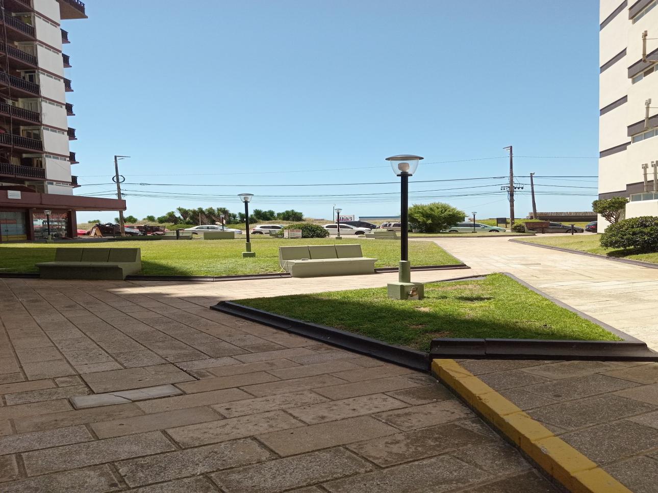 Dos ambientes con vista al mar en excelente ubicacion