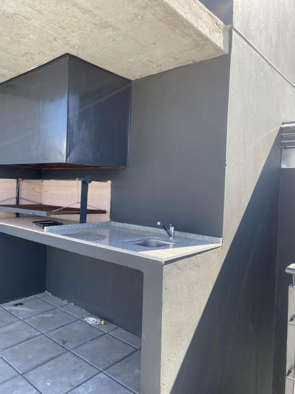 DEPARTAMENTO DE TRES AMBIENTES CON TERRAZA PRIVADA