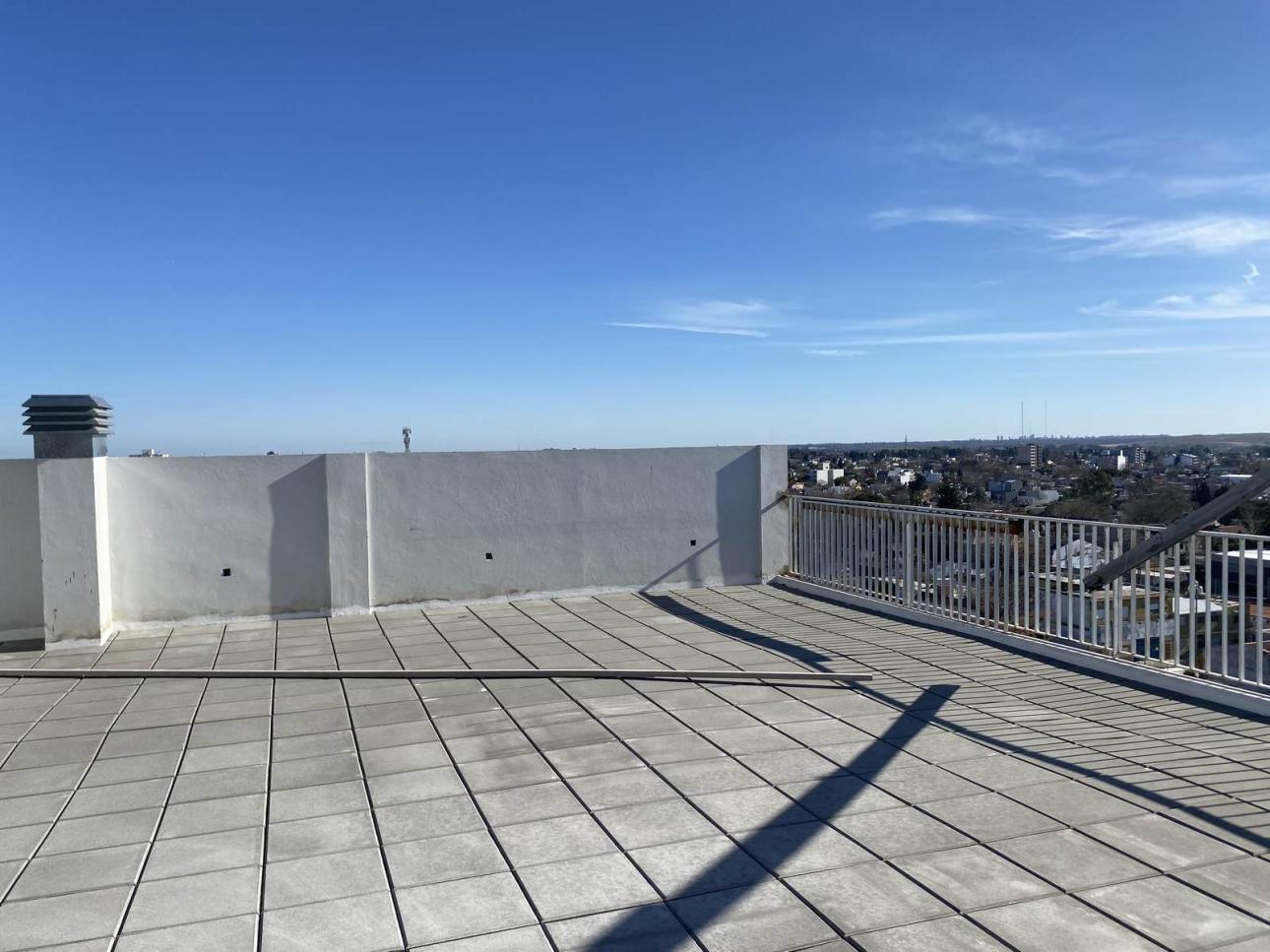 DEPARTAMENTO DE TRES AMBIENTES CON TERRAZA PRIVADA