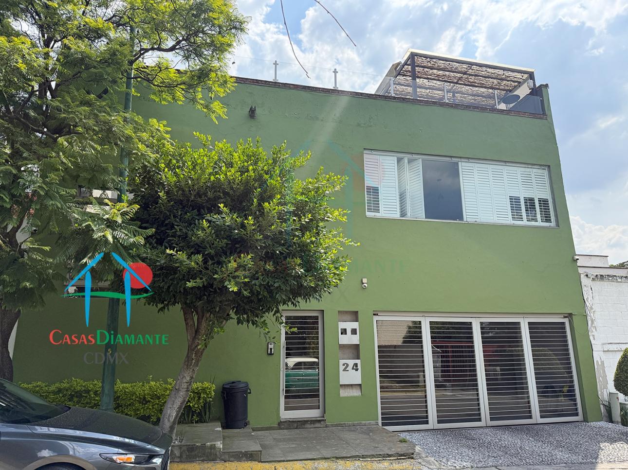 Casa con Terraza, Estudio y Seguridad 24/7 en 3 Niveles