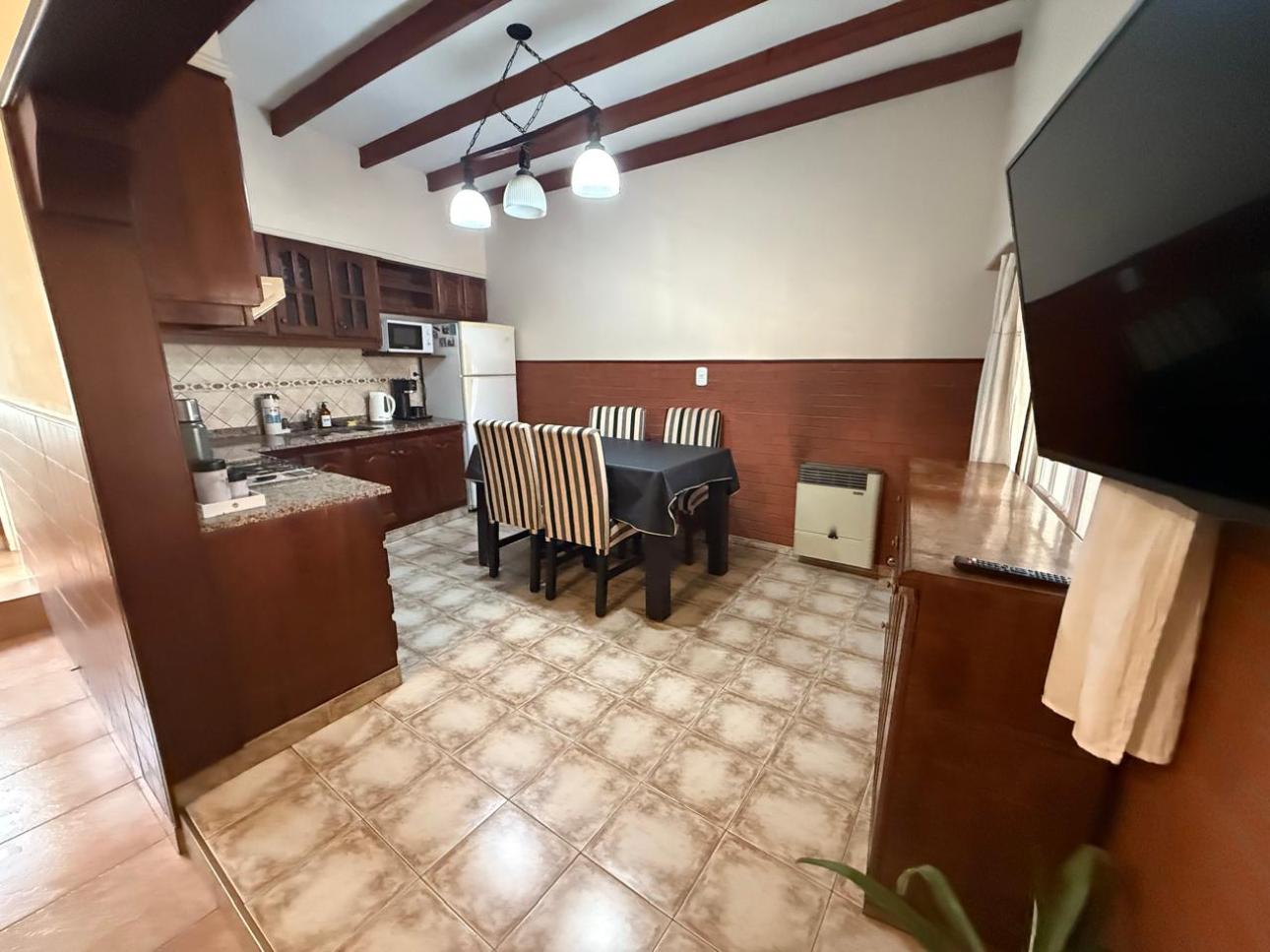 Casa. Venta - 3 amb. c/Cochera -V Ballester