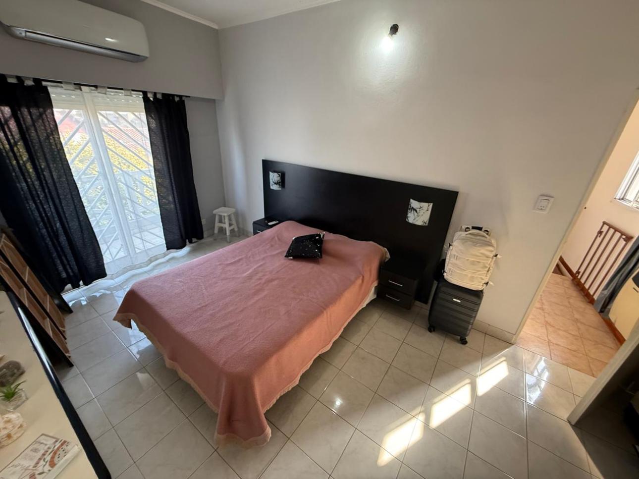 Casa. Venta - 3 amb. c/Cochera -V Ballester