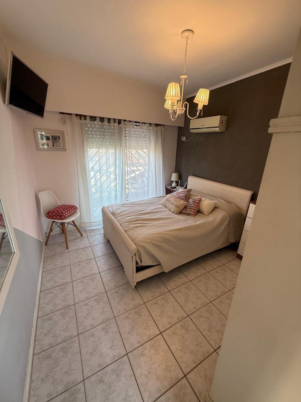 Casa. Venta - 3 amb. c/Cochera -V Ballester