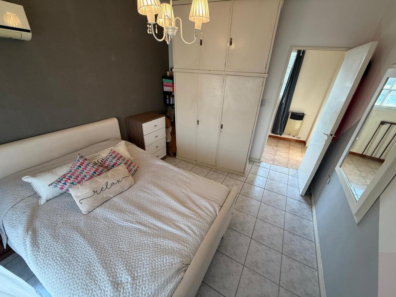 Casa. Venta - 3 amb. c/Cochera -V Ballester