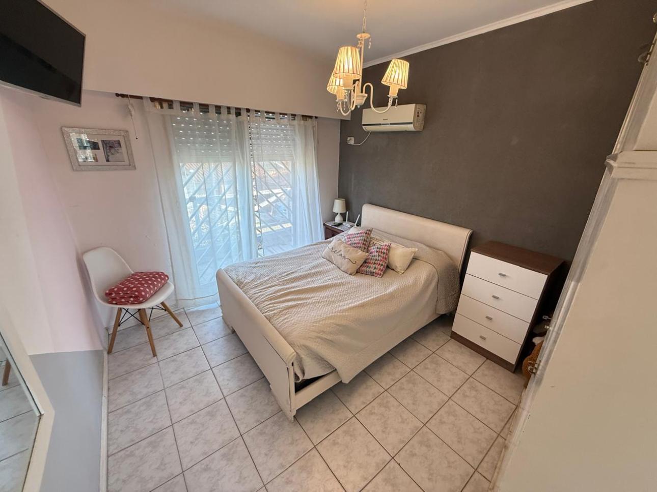 Casa. Venta - 3 amb. c/Cochera -V Ballester