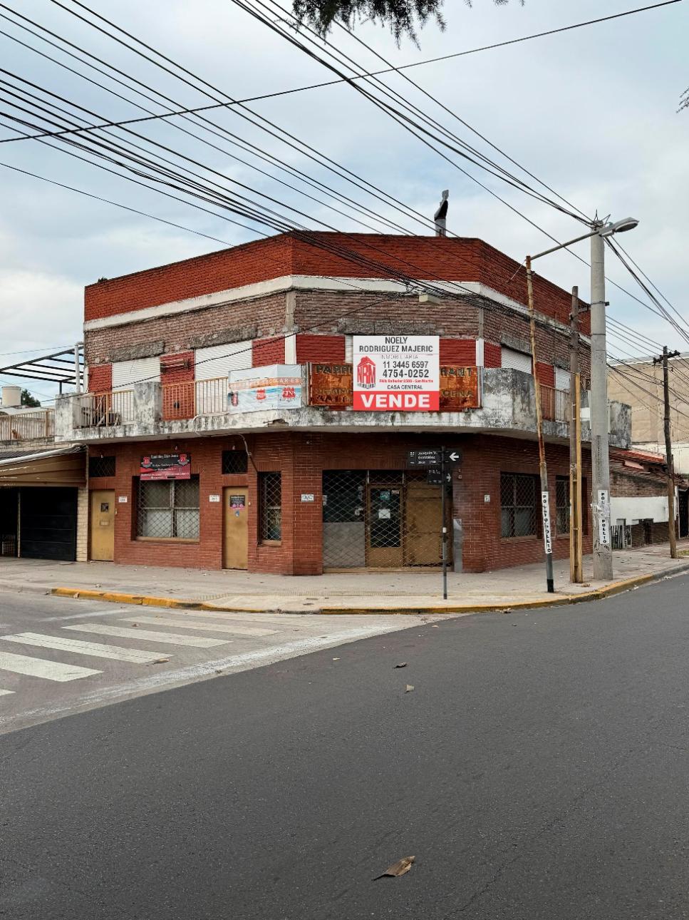 GRAN LOCAL DISTRIBUIDO EN DOS PLANTAS