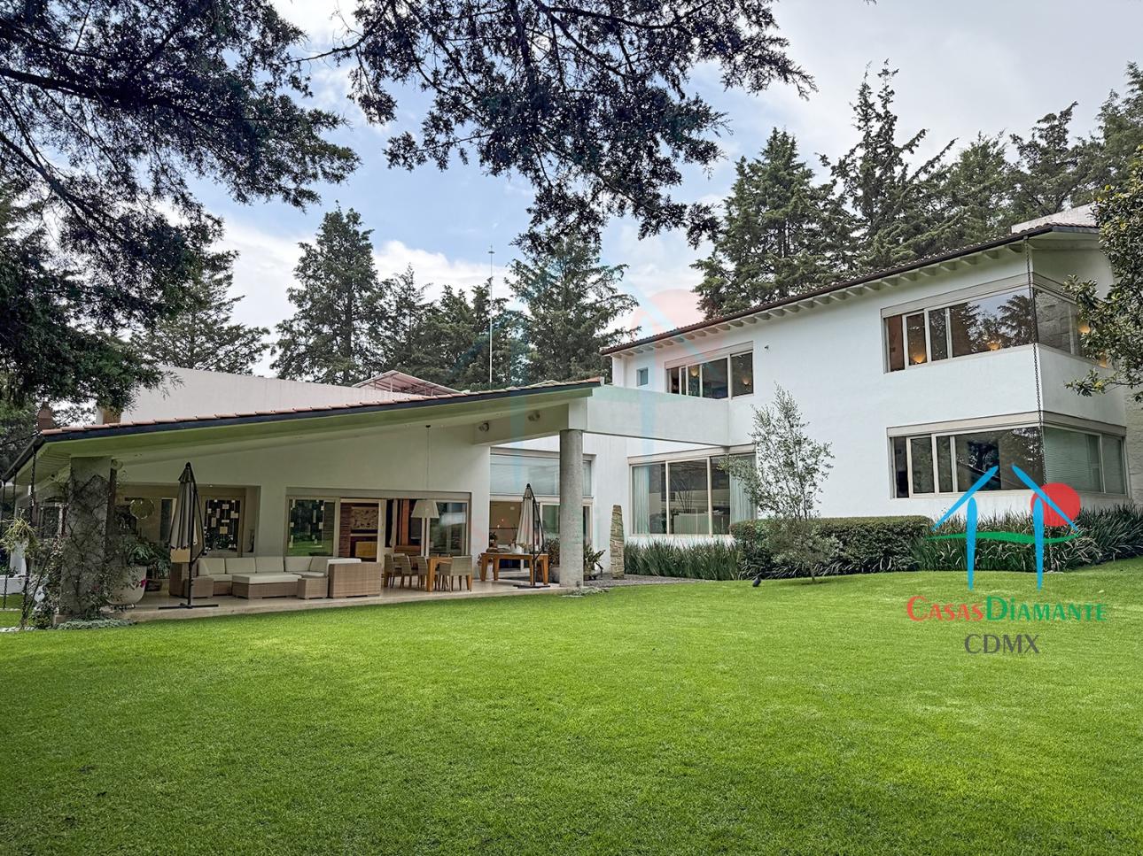 Residencia de Lujo con Bosque Privado, Jardín y Domótica