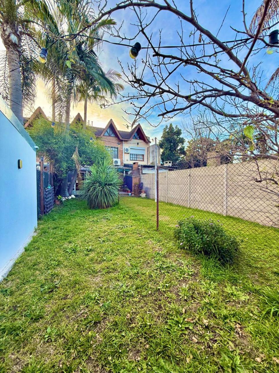 Duplex en Venta -  4 amb  con parque y cochera- V Ballester