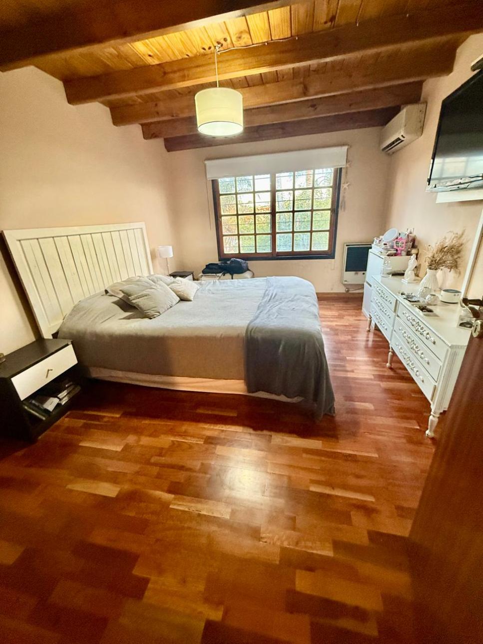 Duplex en Venta -  4 amb  con parque y cochera- V Ballester