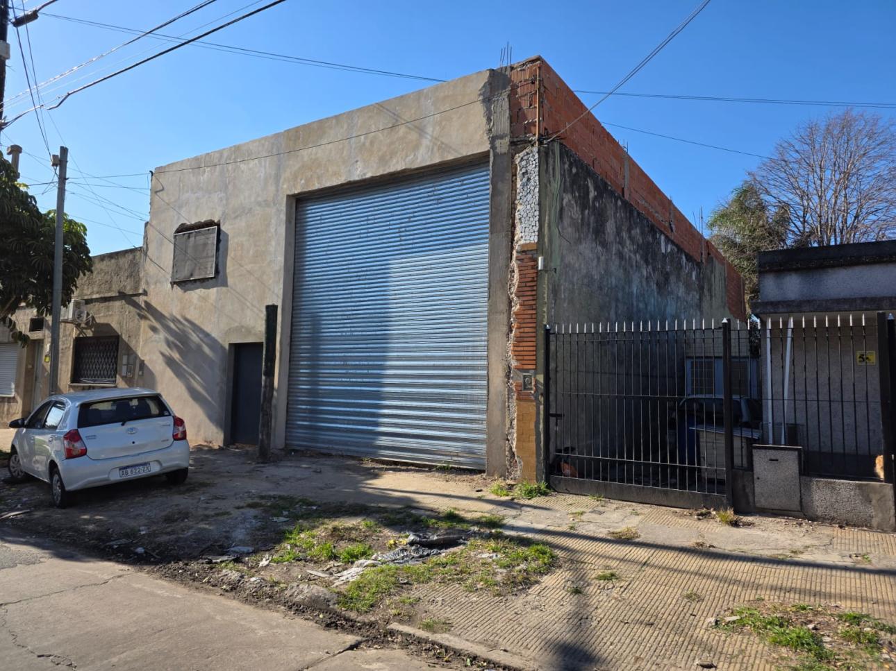 GALPON CON ENTRADA PARA CAMIONES