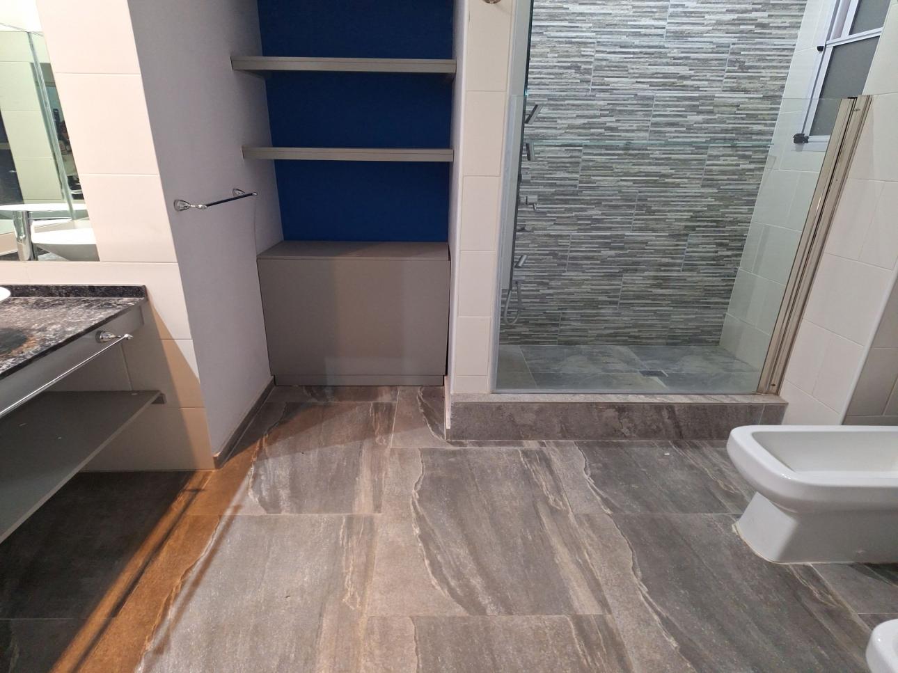 EXCELENTE  4 AMBIENTES 2 BAÑOS . APTO PROFESIONAL