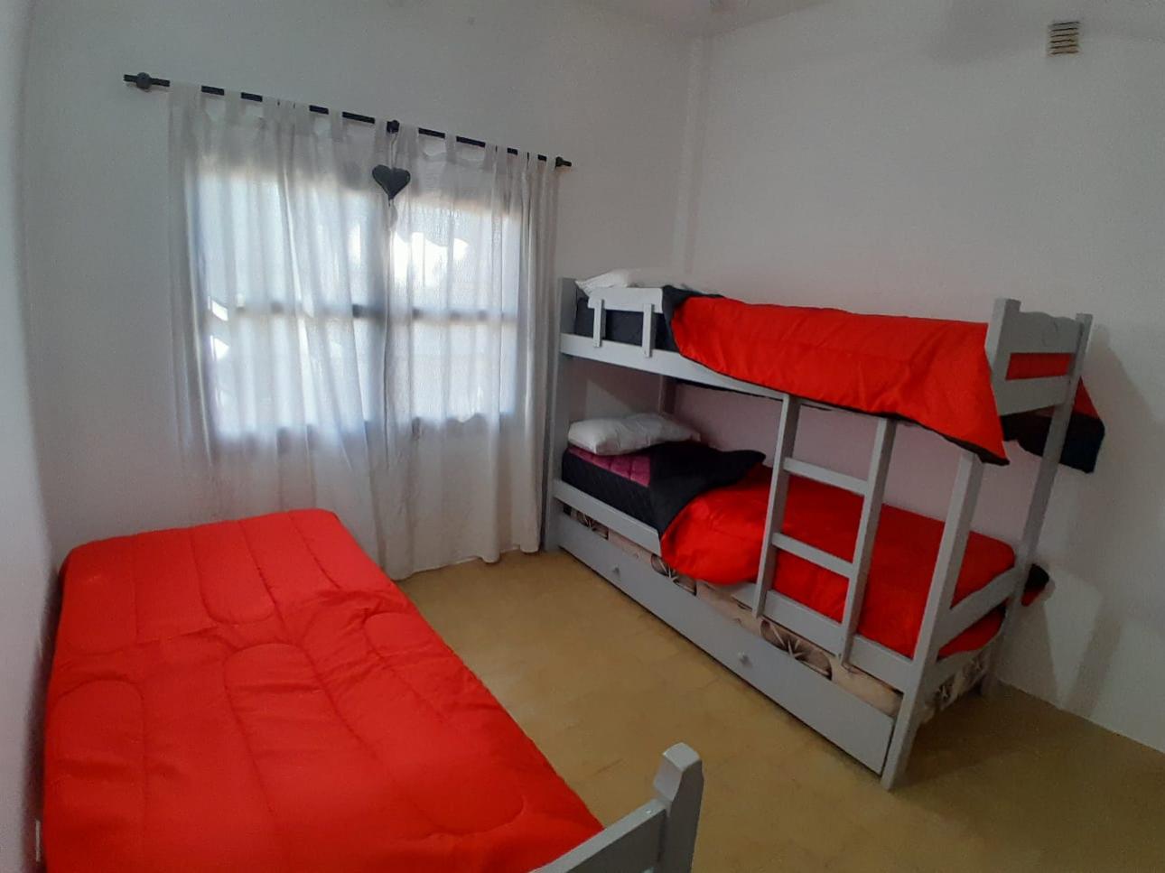 TONINAS,3 CASAS,EN BLOQUE, A 4 CUADRAS DEL MAR, OPORTUNIDAD