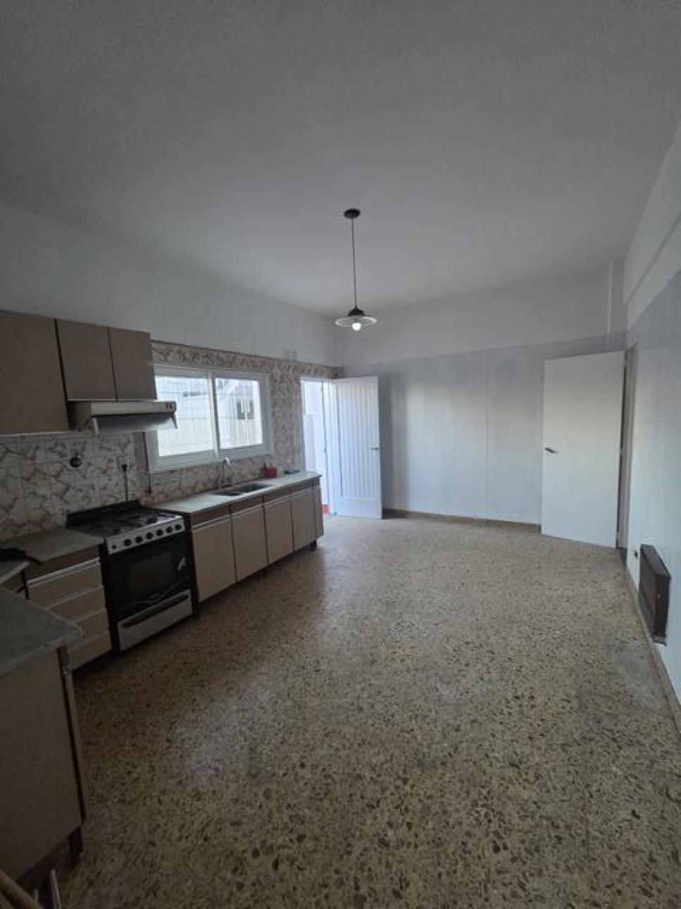 DEPARTAMENTO 3 AMB 1ER PISO CON BALCON A 300M ESTACION BOSC