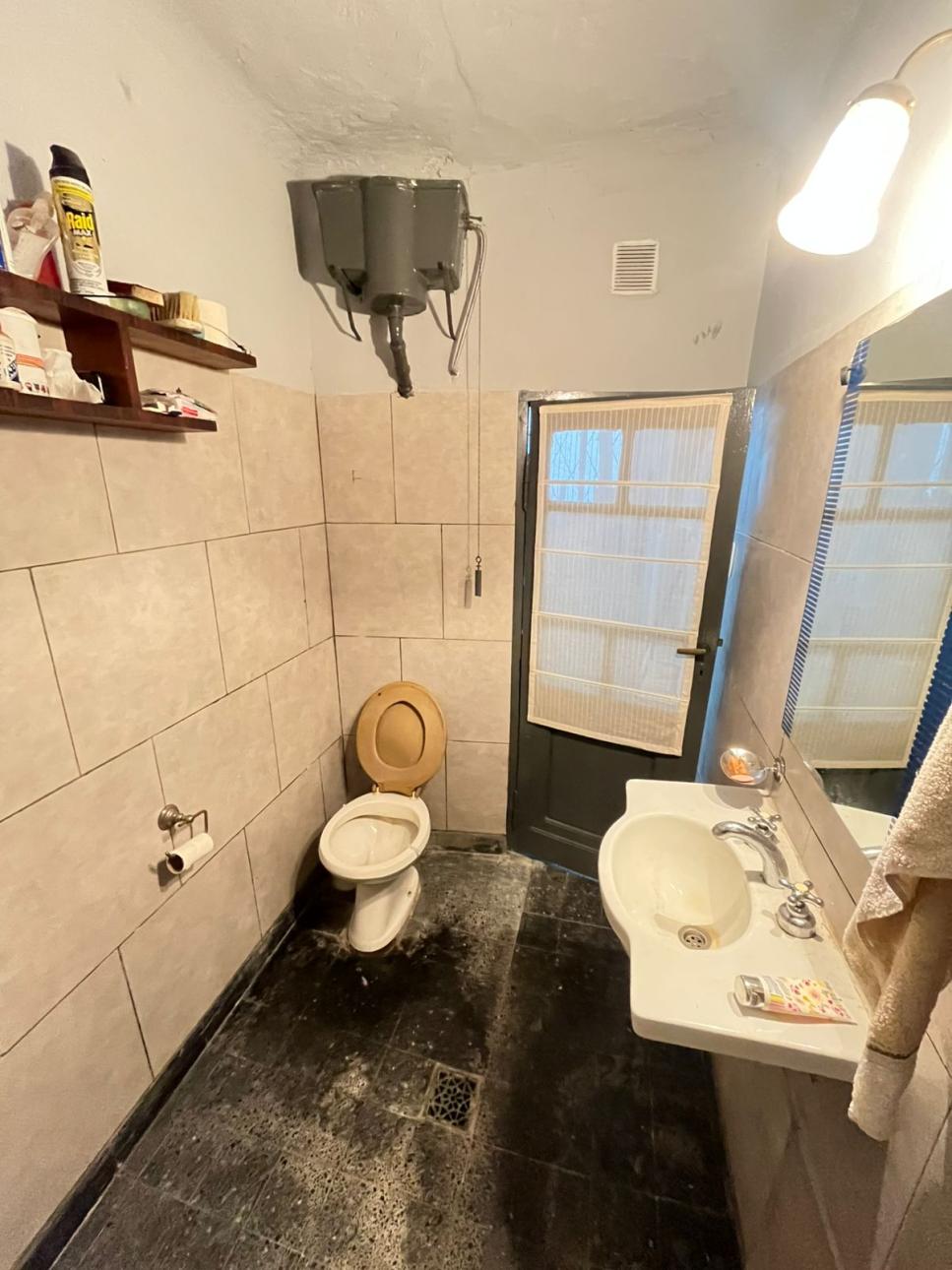 LOCAL DE 28 M2 + VIVIENDA DE 1 AMBIENTE CON PATIO.