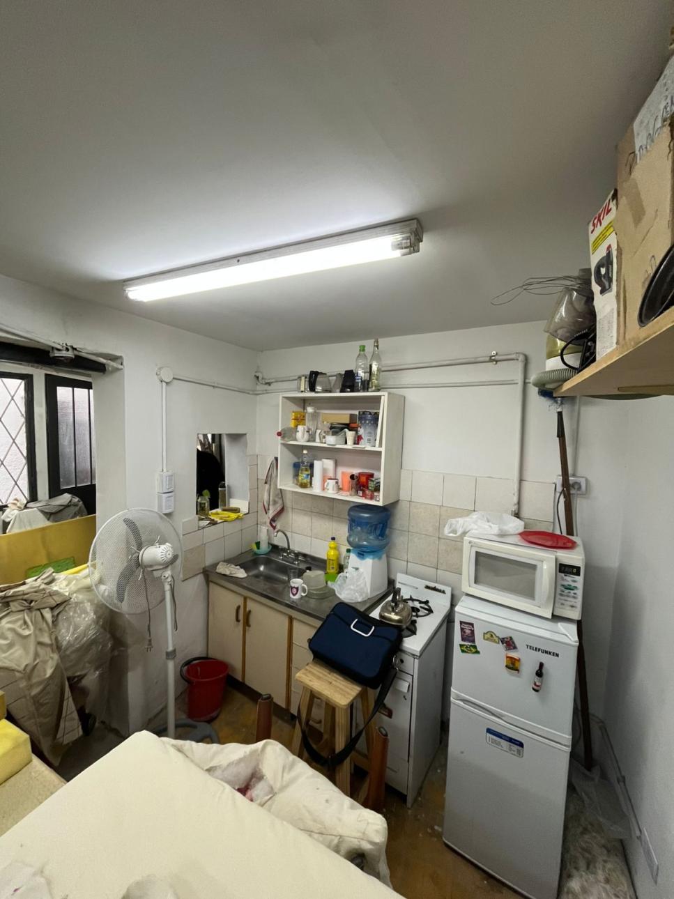 LOCAL DE 28 M2 + VIVIENDA DE 1 AMBIENTE CON PATIO.