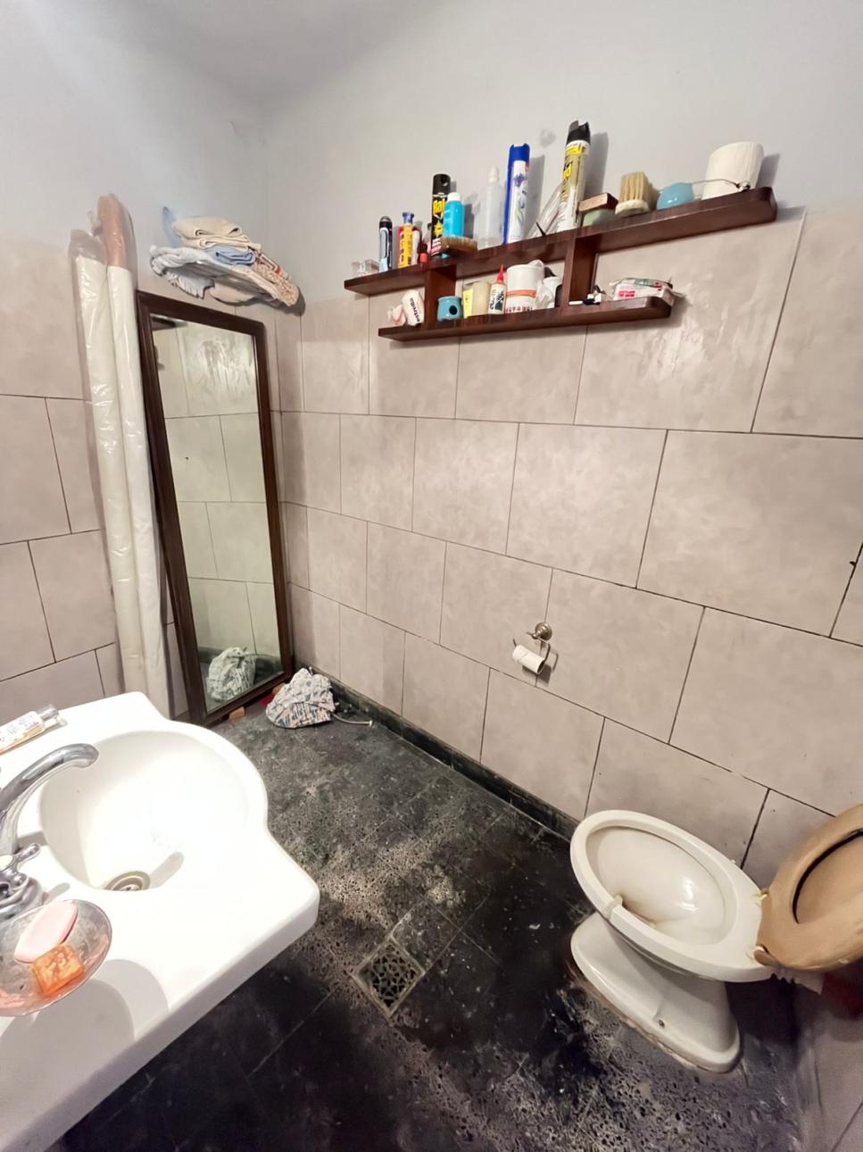 LOCAL DE 28 M2 + VIVIENDA DE 1 AMBIENTE CON PATIO.