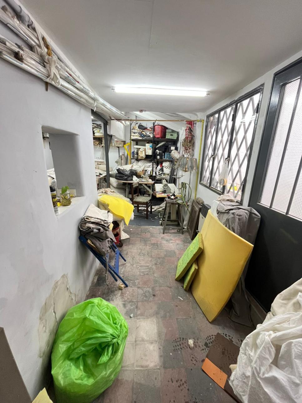 LOCAL DE 28 M2 + VIVIENDA DE 1 AMBIENTE CON PATIO.