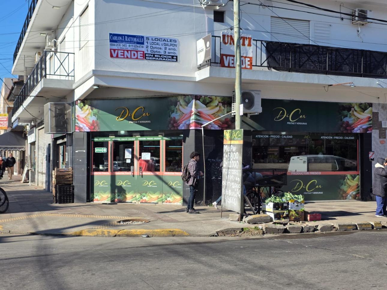 COMPLEJO DE DEPARTAMENTOS Y LOCALES EN BLOCK O POR SEPARADOS
