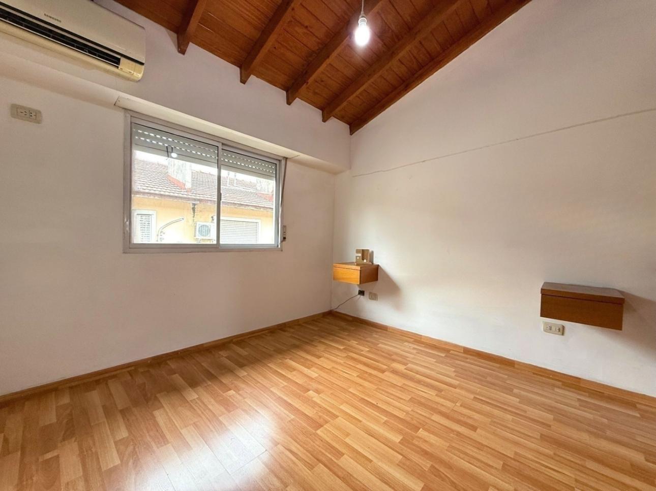 Duplex de 3 ambientes con balcon y cochera