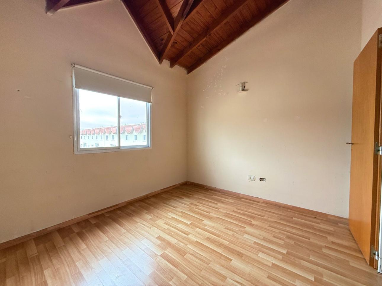 Duplex de 3 ambientes con balcon y cochera