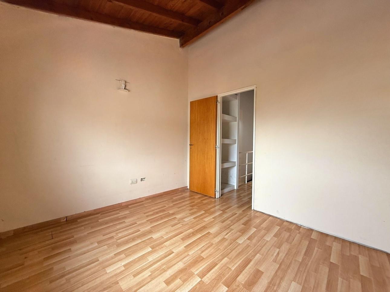 Duplex de 3 ambientes con balcon y cochera