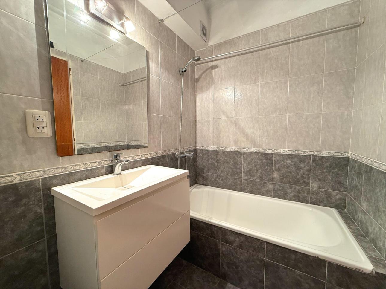 Duplex de 3 ambientes con balcon y cochera