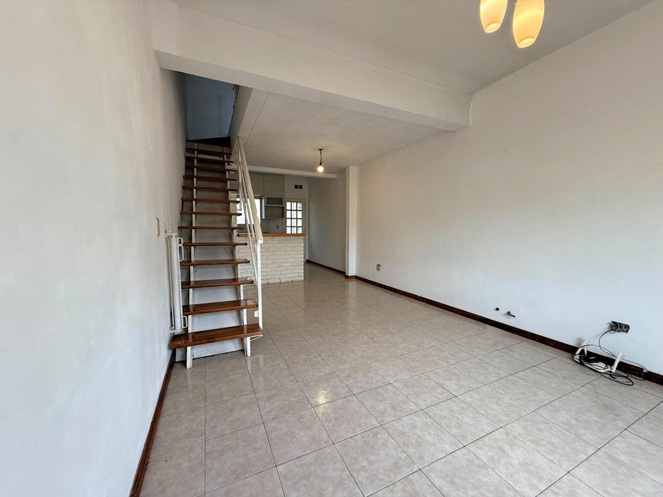 Duplex de 3 ambientes con balcon y cochera