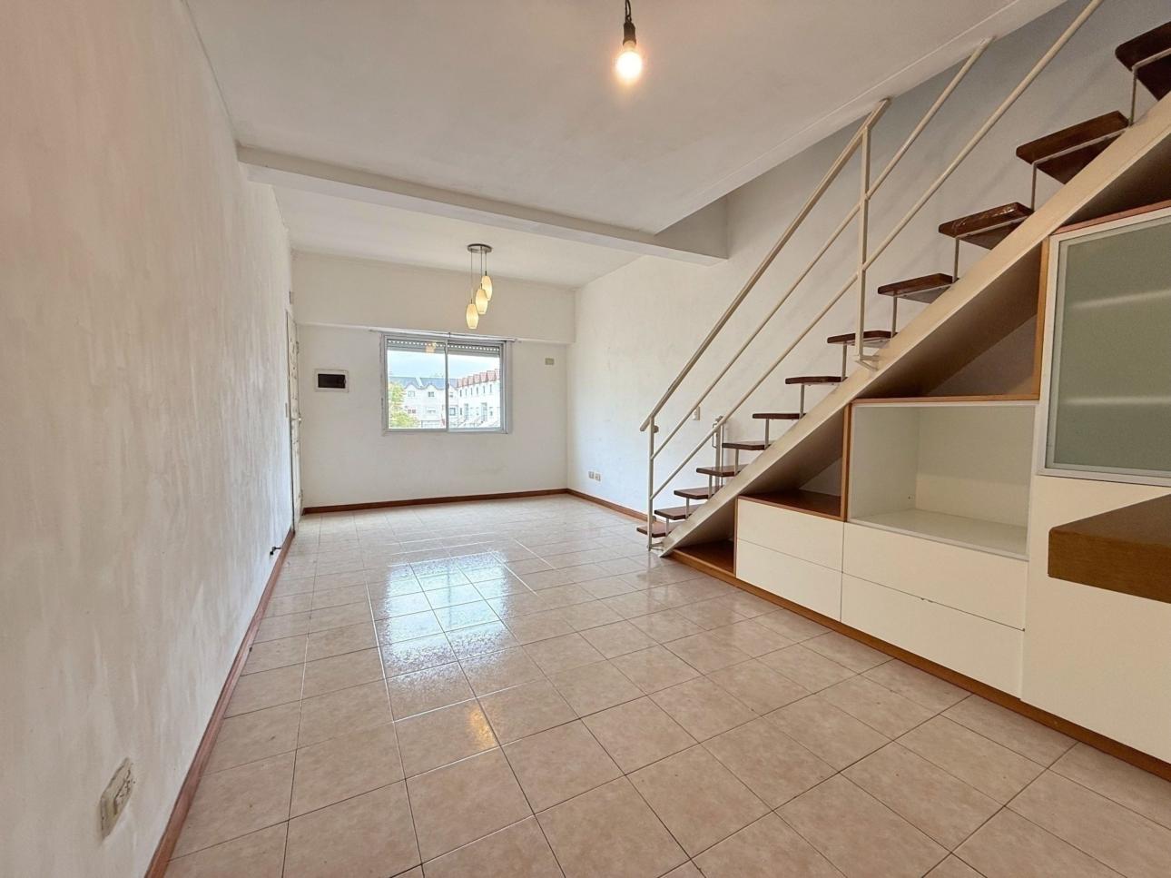 Duplex de 3 ambientes con balcon y cochera