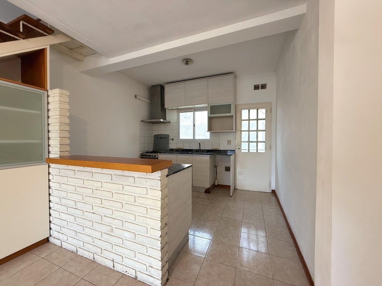 Duplex de 3 ambientes con balcon y cochera