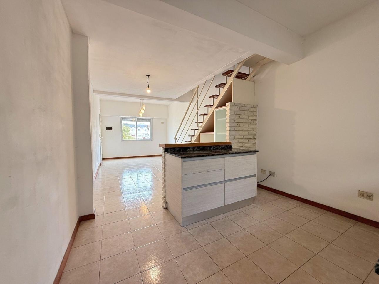 Duplex de 3 ambientes con balcon y cochera