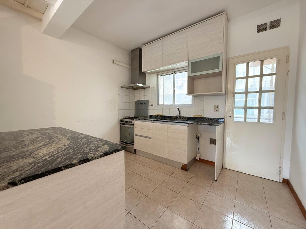 Duplex de 3 ambientes con balcon y cochera