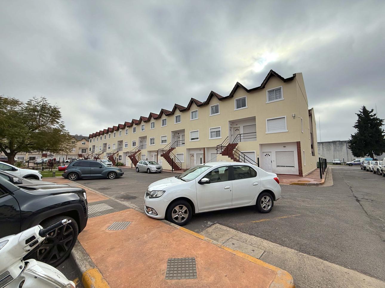 Duplex de 3 ambientes con balcon y cochera