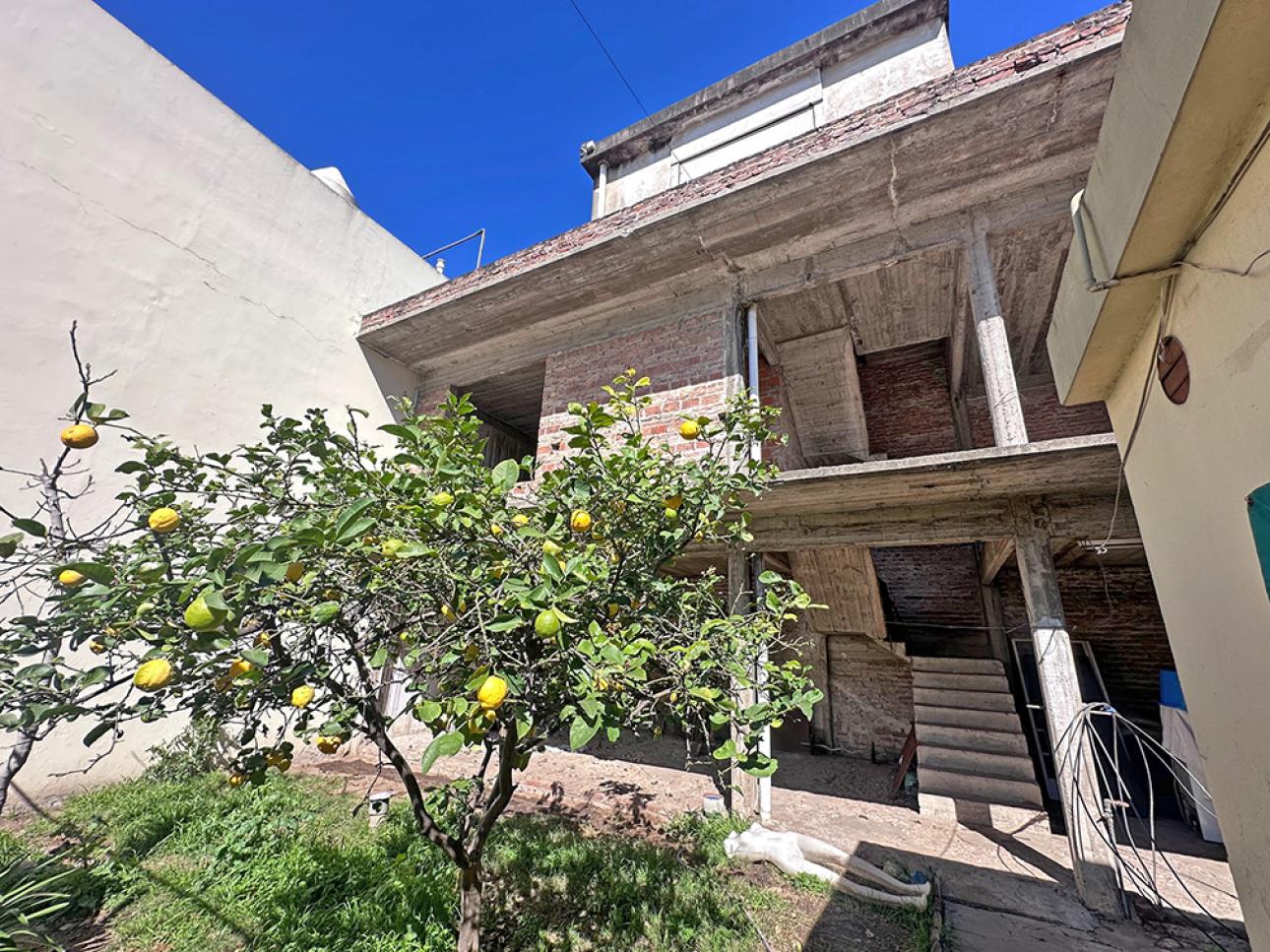 CASA EN LOTE PROPIO DE 3 AMBIENTES CON VIVIENDA A TERMINAR A
