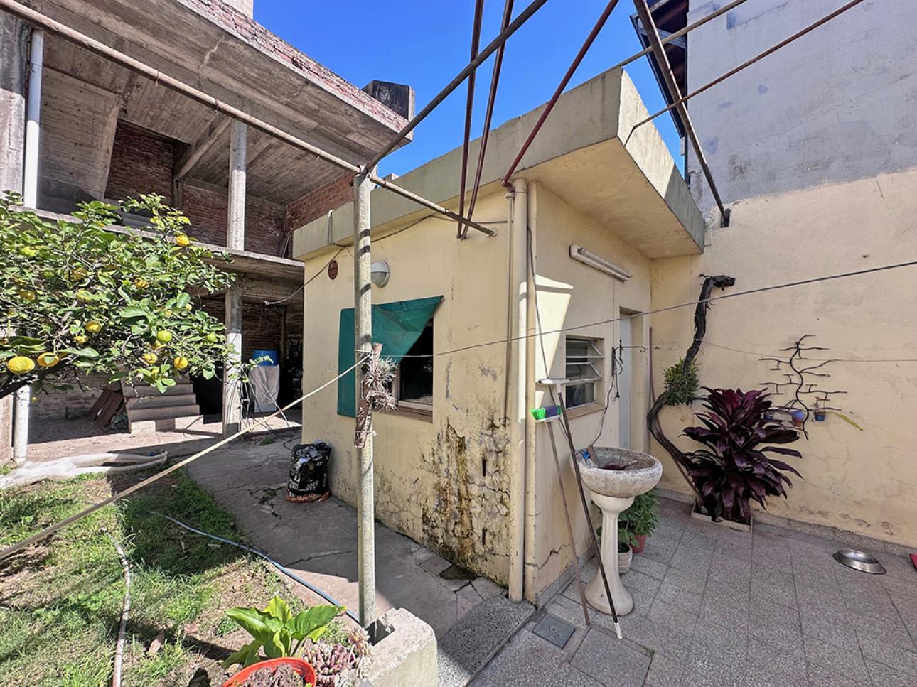 CASA EN LOTE PROPIO DE 3 AMBIENTES CON VIVIENDA A TERMINAR A