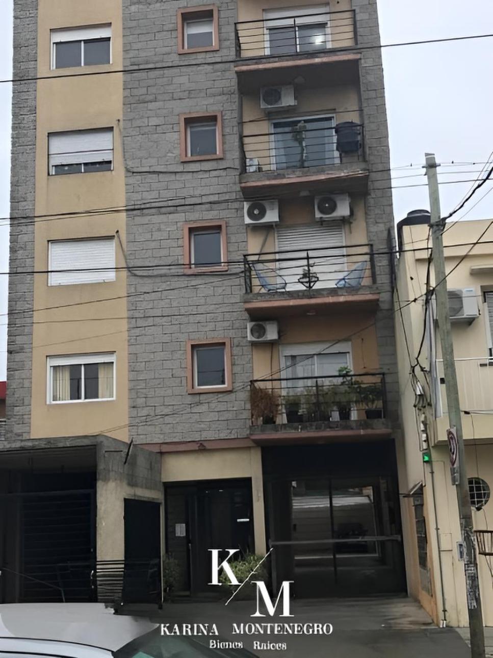 Departamento monoambiente con cochera sobre Alvear