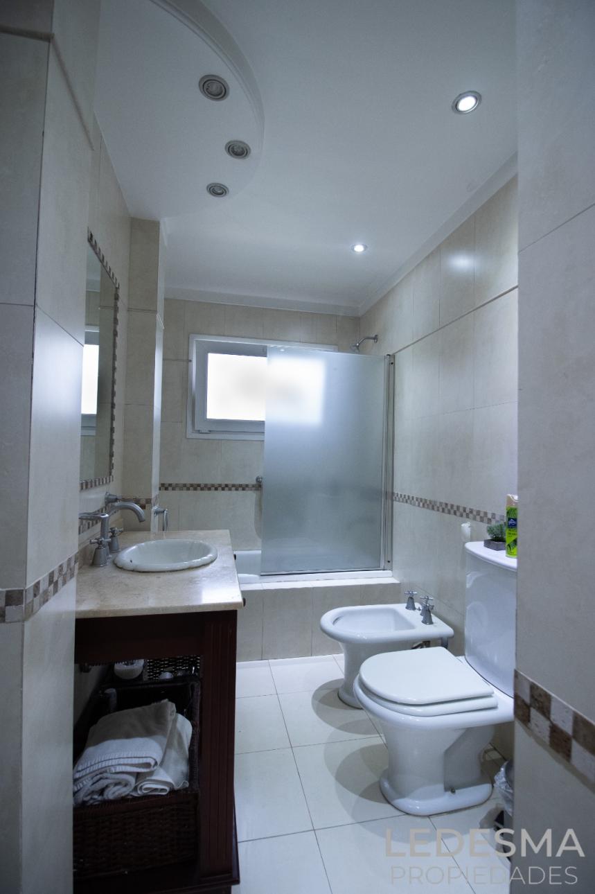CASA QUINTA SOBRE LOTE DE 1700M2