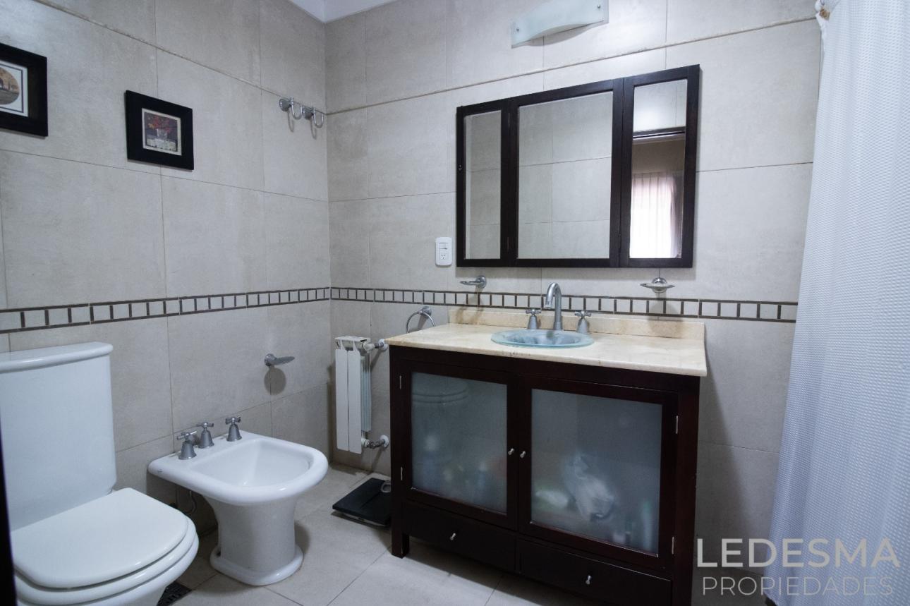 CASA QUINTA SOBRE LOTE DE 1700M2