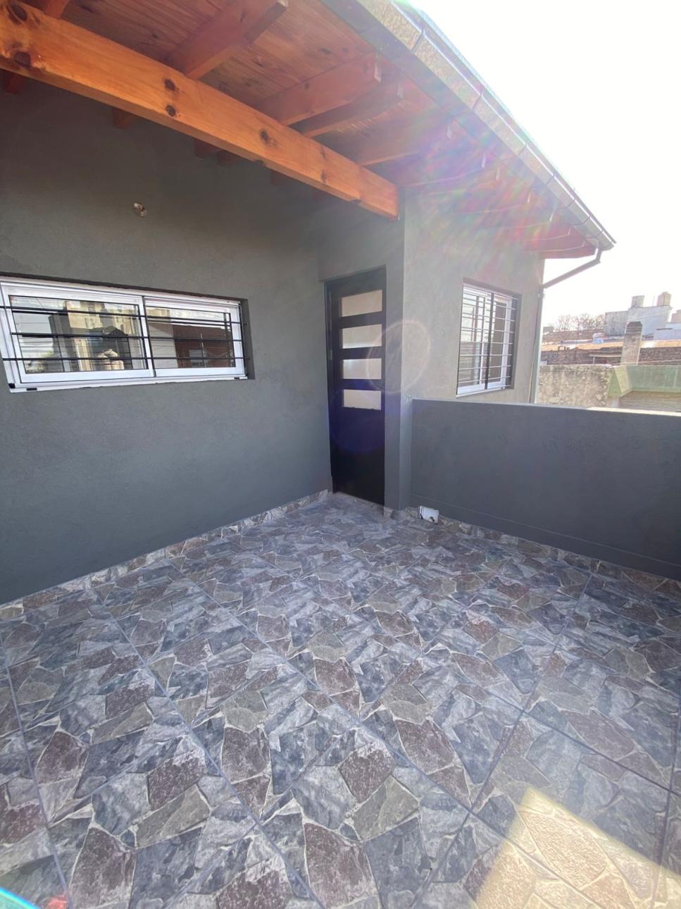 Ph en Venta -  3 amb con patio y cochera . V Ballester