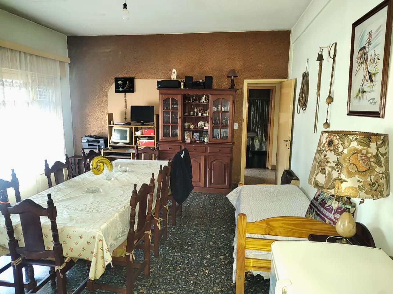 Casa de 4 ambientes con terraza y balcón en José León Suárez