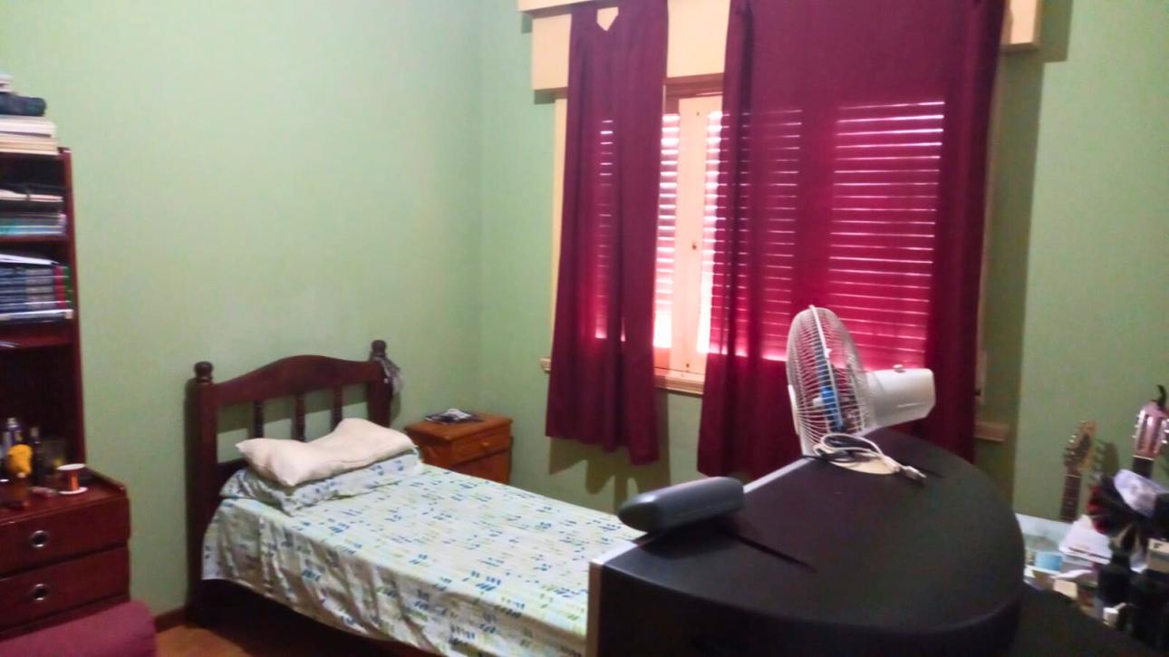 Casa de 4 ambientes con terraza y balcón en José León Suárez