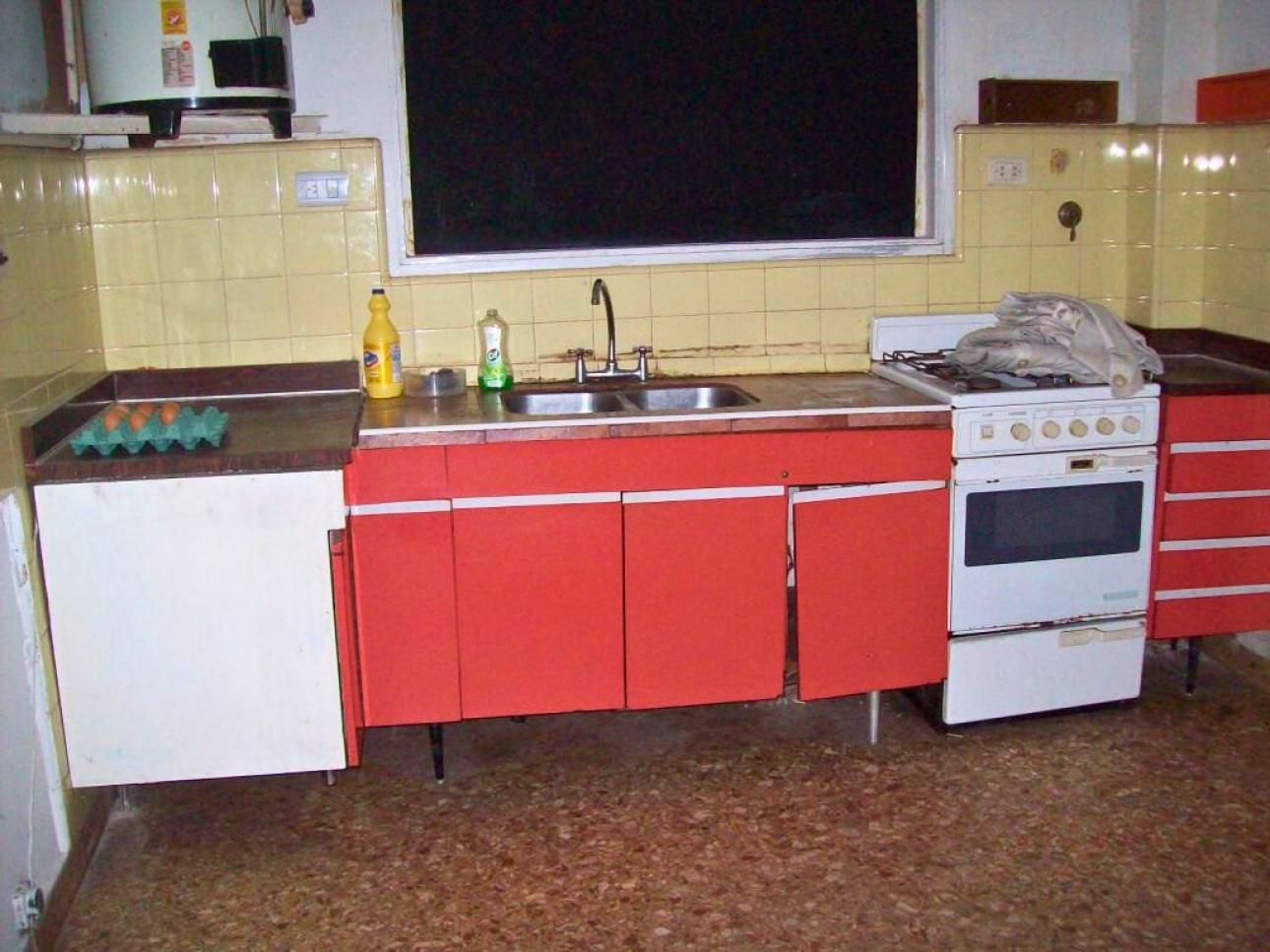 Casa de 4 ambientes con terraza y balcón en José León Suárez