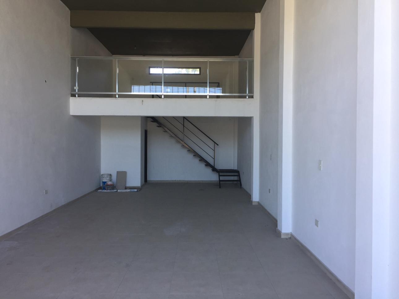 Excelentes Locales Comerciales sobre Yrigoyen