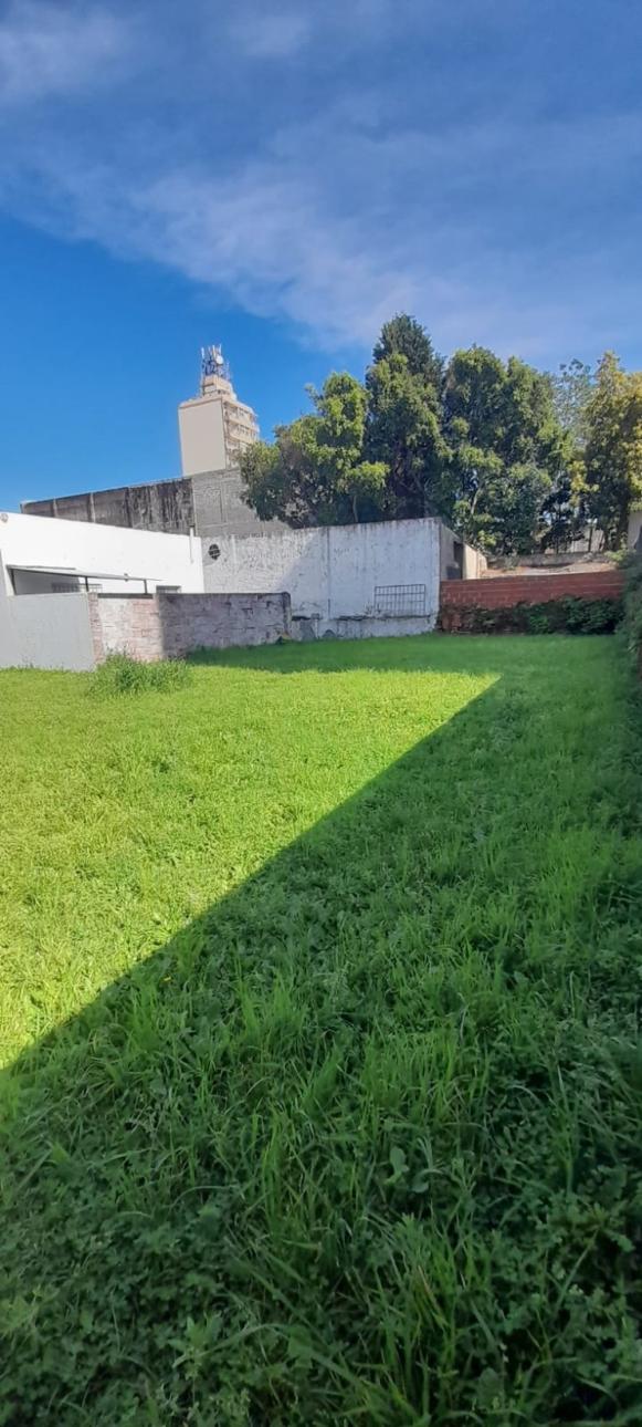 DOS LOCALES COMERCIALES MAS DOS PH MAS ESPACIO VERDE 300 MTS