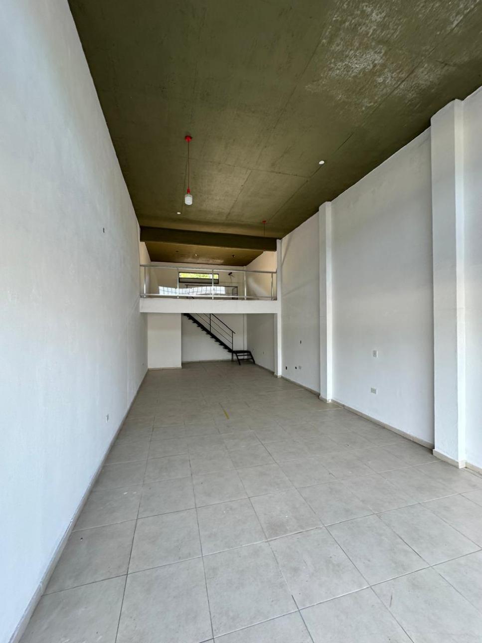 Excelentes Locales Comerciales sobre Yrigoyen
