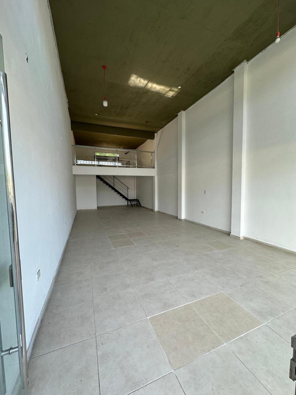Excelentes Locales Comerciales sobre Yrigoyen