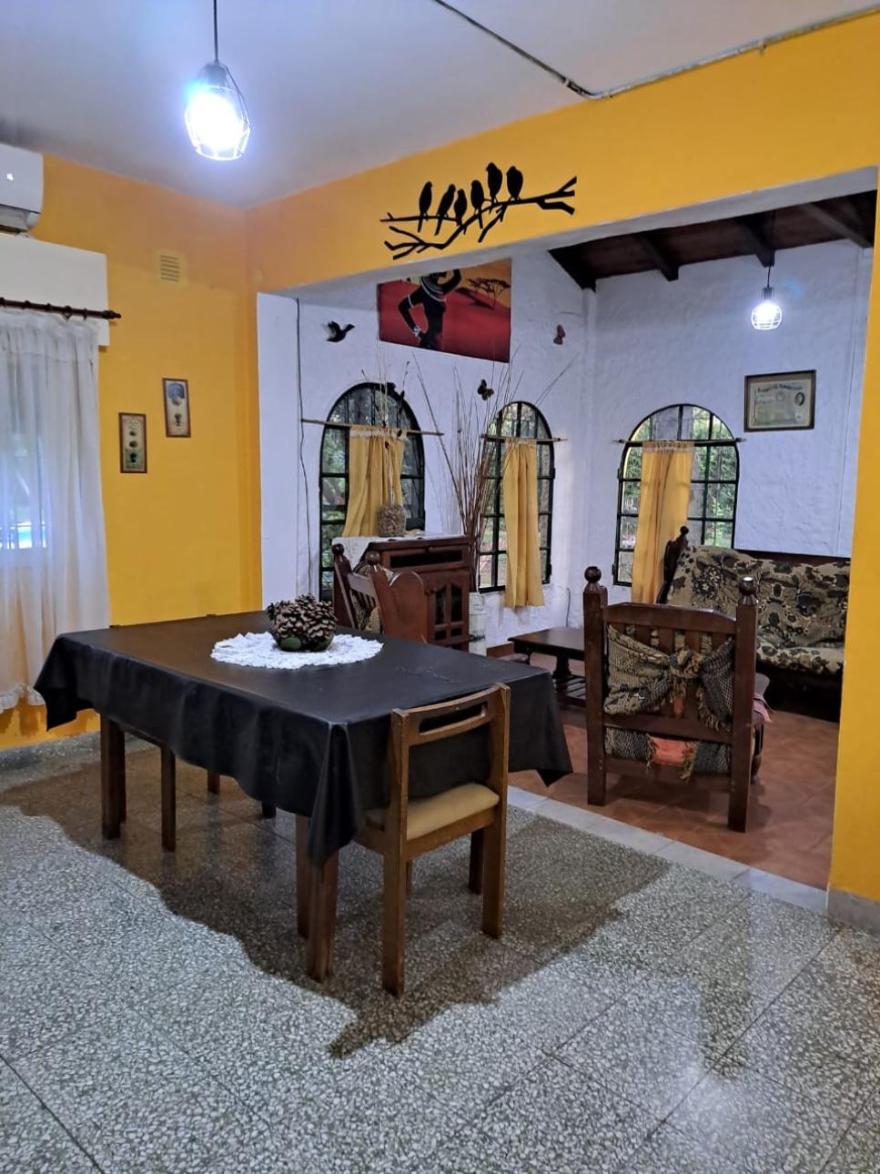 Excelente casa quinta sobre importante avenida