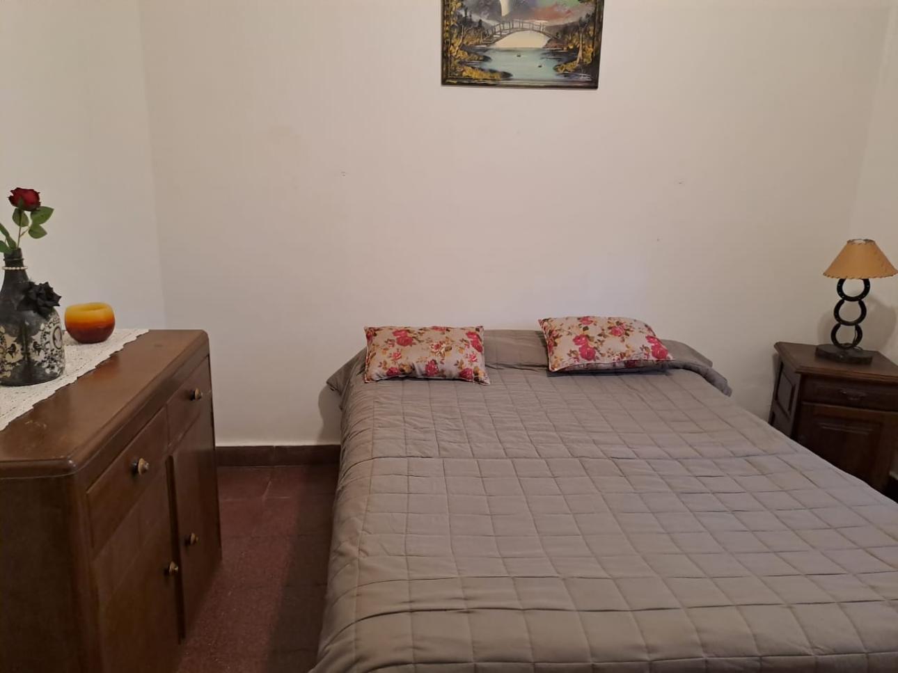 Excelente casa quinta sobre importante avenida