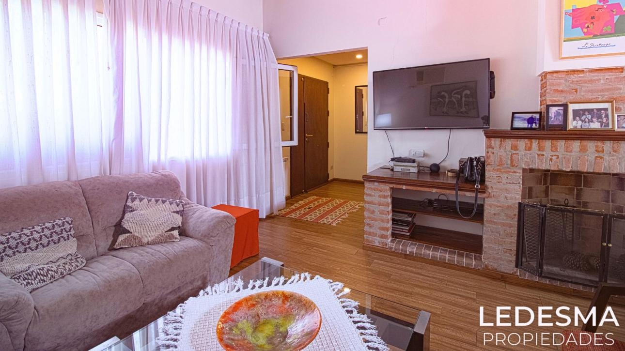 CASA QUINTA SOBRE LOTE DE 1700M2